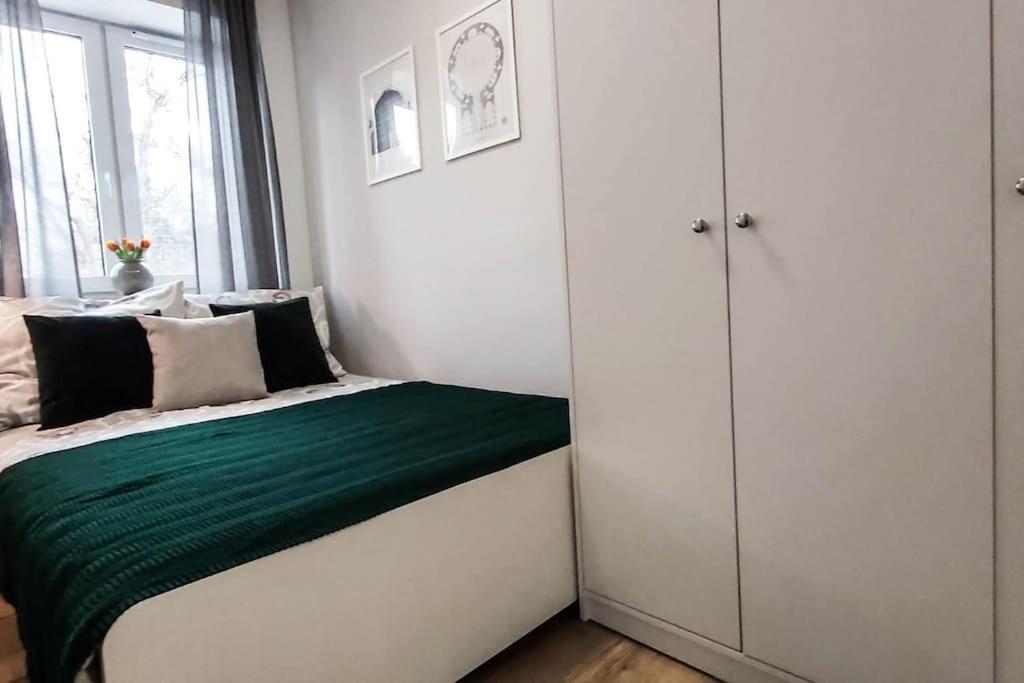 Bezagenta Mozart4 2 Room Easy Transit To City Wifi Варшава Екстер'єр фото